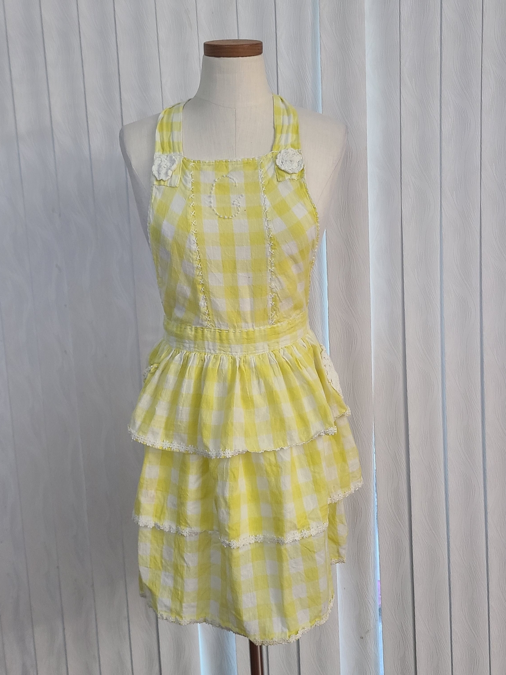 Sur La Table OS Yellow White Gingham 100% Cotton Crochet Pocket Cottage Apron